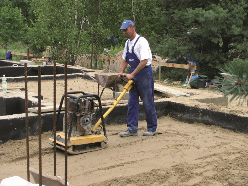 Zagęszczanie podbudowy podłogi
