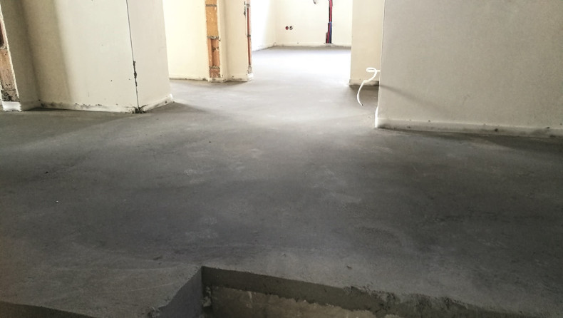 Jastrych musi być zraszany wodą