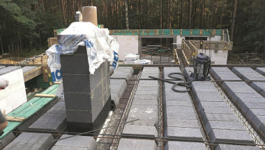 Właściwie wykonana dylatacja komina od stropu - zdjęcie 1