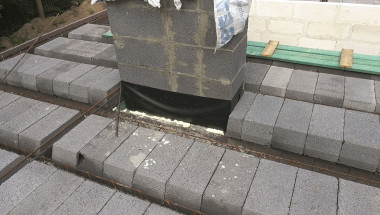 Właściwie wykonana dylatacja komina od stropu - zdjęcie 2