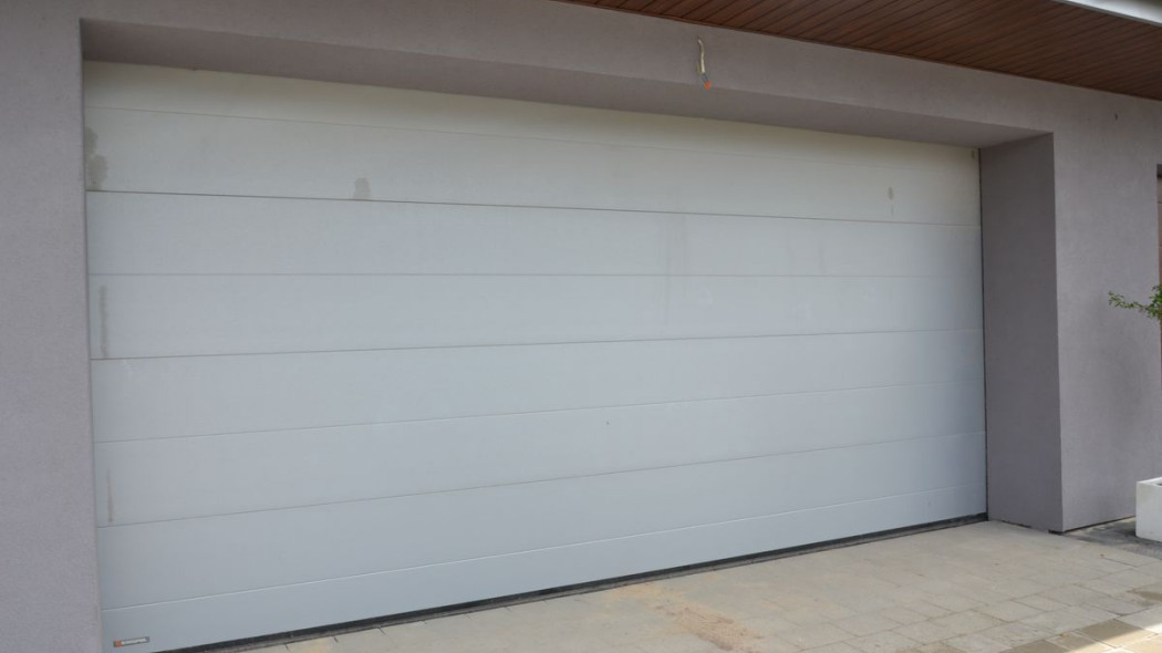 Segmentowa brama garażowa z napędem i montażem za 7900 zł