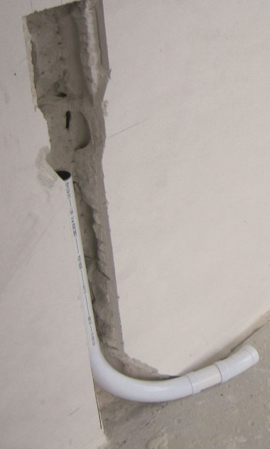 Rozkładamy rury, tworząc pętle z łagodnych łuków.