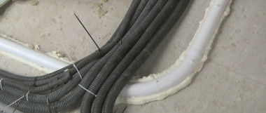 Cała instalacja musi być poprowadzona w jednej płaszczyźnie.