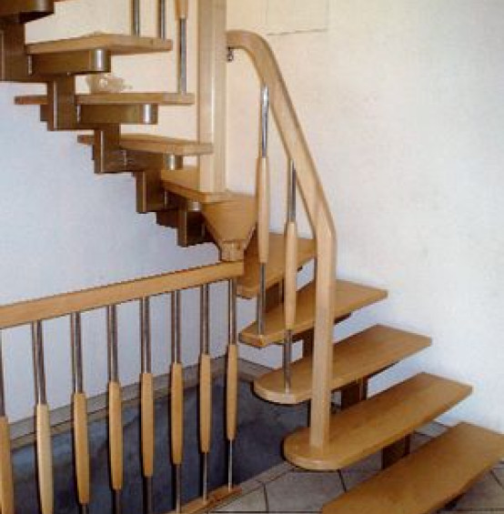 Schody na konstrukcji metalowej