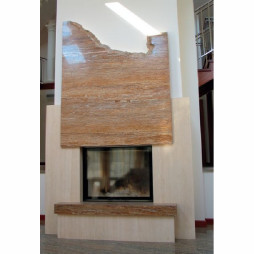 Kominek z trawertynu