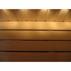 Sauna osikowa, oświetlenie górnej ławy