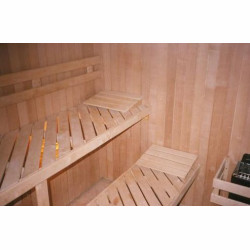 Sauna olchowa, ławy z drewna brzozowego