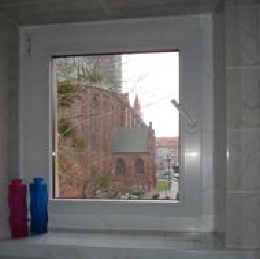 Jak dobrać okna do łazienki?