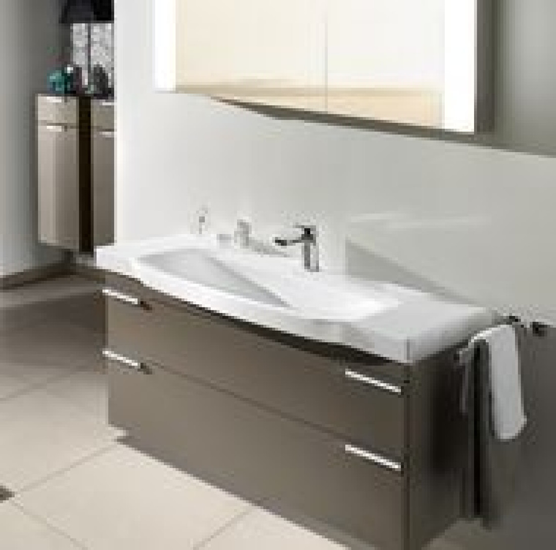 Meble łazienkowe Sentique Villeroy & Boch – nowy wymiar funkcjonalności