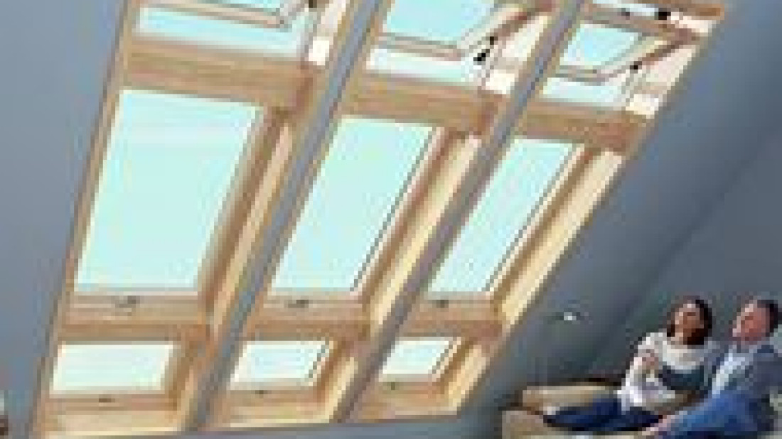 Czym się kierować przy wyborze materiału okna dachowego?