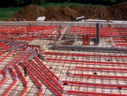 Rozprowadzenie kanałów gzrewczych w płycie fundamentowej LEGALETT