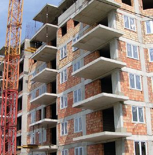 Budynek wielorodzinny w układzie rama H, z wypełnienim ścian zewnętrznych elementami ceramicznymi