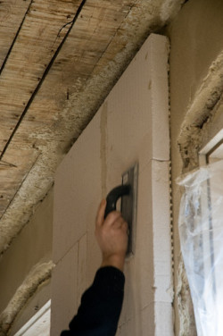 Montaż mineralnych płyt izolacyjnych Multipor do ocieplania od wewnątrz