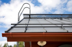 Do pokrycia z blachy na rąbek stojący Ruukki stosuje się bariery ze stalowych rur owalnych