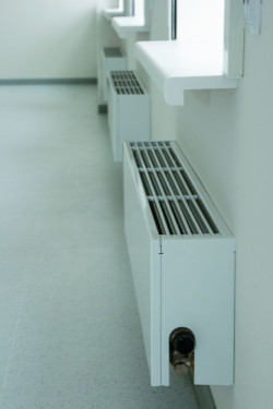 Grzejniki naścienne Aura Slim Basic i Aura Slim Comfort stanowią doskonałe uzupełnienie standardowej serii grzejników stojących Aura oraz kanałowych Aquilo
