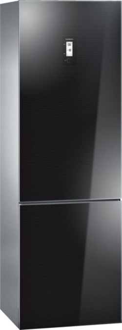 Chłodziarko-zamrażarkę KG36NSB31 wyróżnia lśniący front, przypisany całej serii urządzeń glassDoor