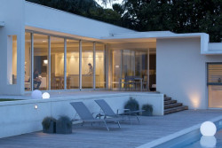 Pory roku mają istotny wpływ na nasłonecznienie, temperaturę i wilgotność powietrza. Ponadto wielkości te zmieniają się w zależności od pory dnia i orientacji budynku, względem stron świata oraz otoczenia budynku