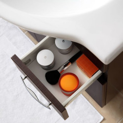 Przy samym końcu domykania szuflada wyhamowuje i domyka się bez uderzenia