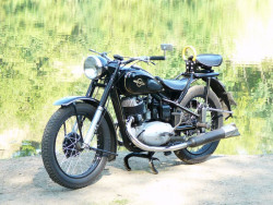 Maszyna obecnie wygląda obecnie jak stylowy cruiser