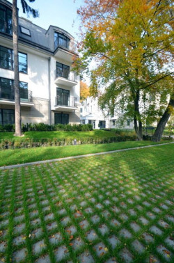 Kostka brukowa firmy Libet została wykorzystana do ułożenia w całym kompleksie Jaśkowa Dolina 29