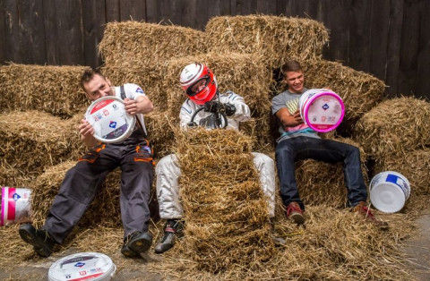 Szopa ze sportowcami - film firmy ATLAS - ZrobimyCieNaBialo.pl