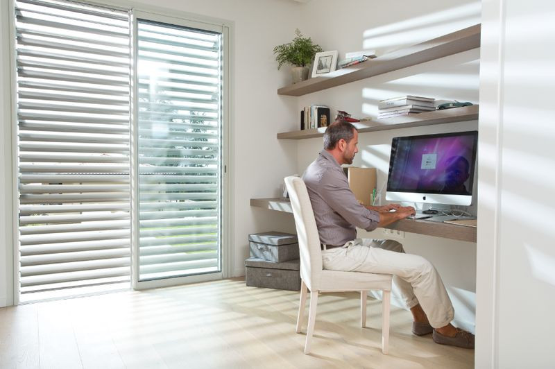 oświetlenie w biurze domowym