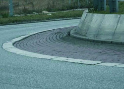 Rondo wykonane w tradycyjny sposób - osiadający bruk