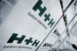 Ściana z betonu komórkowego w budownictwie energooszczędnym. Beton komórkowy z firmy H+H.