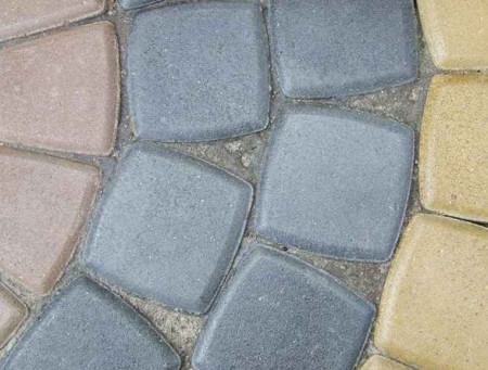 Działanie środka następuje natychmiast po zetknięciu się z zanieczyszczeniami