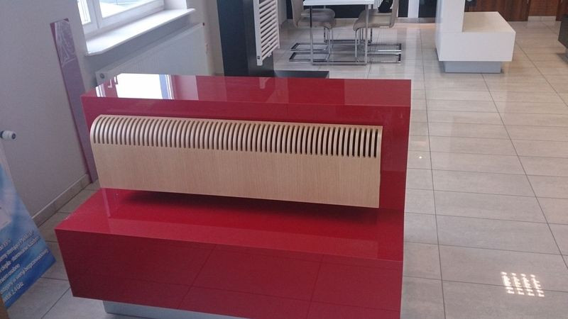 Grzejnik Knockonwood Jaga w obudowie z naturalnego drewna