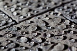 Bruk Bet - kostka brukowa - osady wapienne