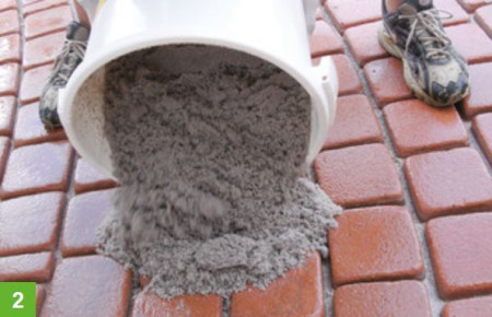 Aplikacja zaprawy do spoinowania