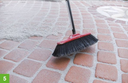 Wyczyszczenie oraz usunięcie nadmiaru zaprawy 