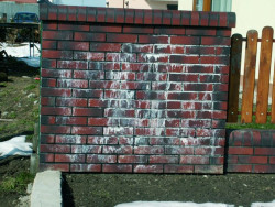 Jak uchronić mur przed nieestetycznymi zaciekami i pęknięciami oraz zapewnić im atrakcyjny wygląd na długie lata, podpowiada Tomasz Witczak, ekspert firmy Sopro.