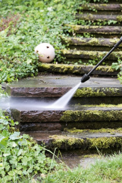 CZYSZCZENIE KOSTKI BRUKOWEJ fot. Kärcher