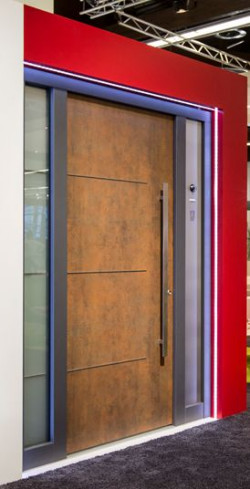 Nowe systemowe rozwiązanie dla drzwi wejściowych w serii Aluplast Ideal 7000. Specjalny profil dedykowany do przyklejanych wypełnień nakładkowych zakrywających płaszczyznę skrzydła