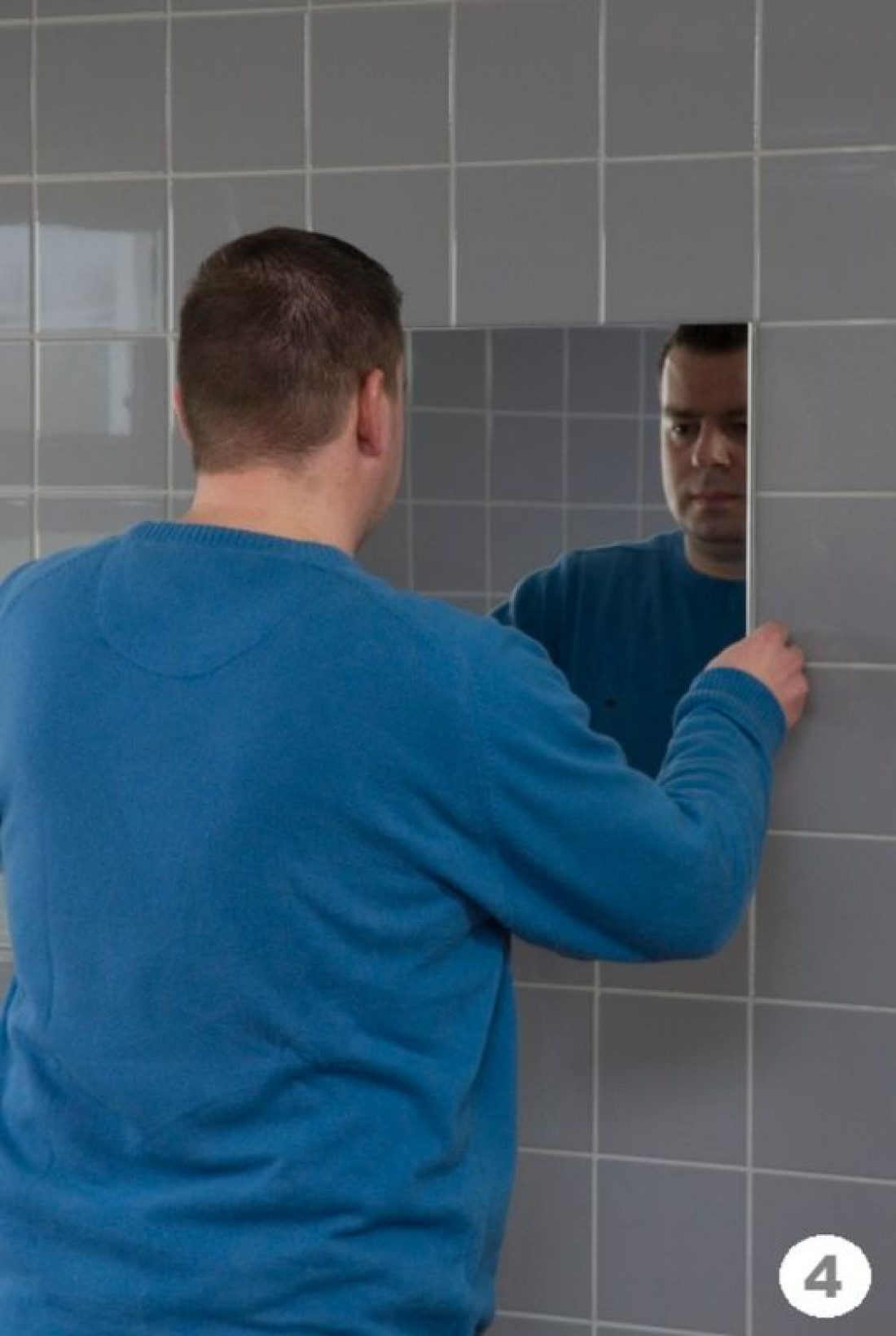 Jak zamocować lustro na ścianie bez wiercenia
