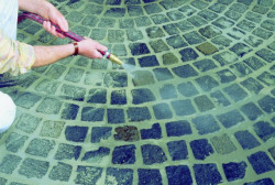 5. Oczyszczanie zaspoinowanej okładziny przy pomocy mgiełki wodnej_m.jpg