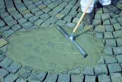 3. Wypełnianie spoin zaprawą Sopro PFM_m.jpg