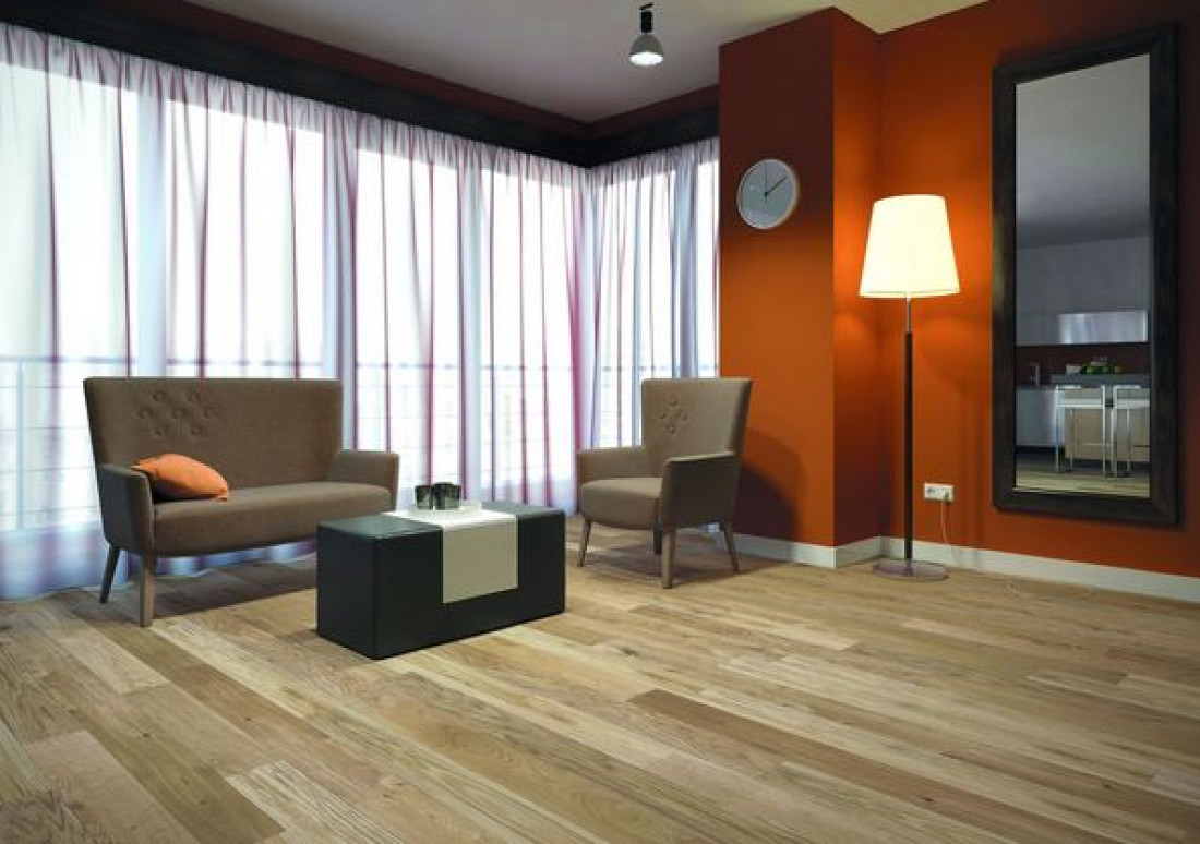 Jak dobrać kolor podłogi? Zmiany w barwie drewna 