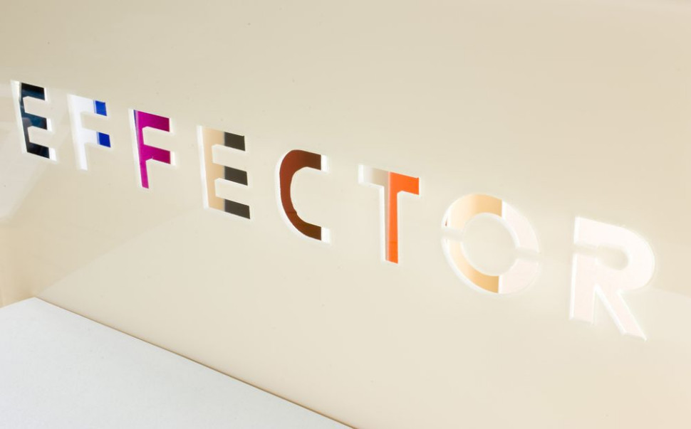 Szkło ceramiczne, ze względu na wysokie walory dekoracyjne i właściwości fizyczne jest szeroko wykorzystywane w architekturze i w dekoracji wnętrz