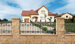 Eleganckie ogrodzenie murowane - system ogrodzeniowy Polbruk Antara