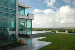 Wybierając stolarkę do realizacji przeszklenia wielkogabarytowego należy sprawdzić maksymalne wymiary konstrukcji