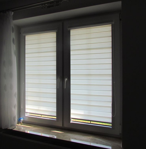 Roleta Materiałowa wewnętrzna typu Dzień-Noc w kasecie