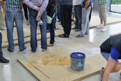 Podłogowe rewolucje: czas na winyle z firmą UZIN