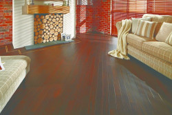 Podłogowe rewolucje: czas na winyle z firmą UZIN