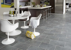 Podłogowe rewolucje: czas na winyle z firmą UZIN