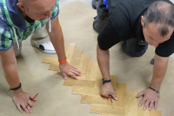 Podłogowe rewolucje: czas na winyle z firmą UZIN