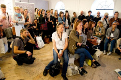 Projekcja filmu &quot;Istota materiału&quot;