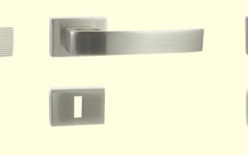 Minimalistyczny szyk od Domino – szyldy RT